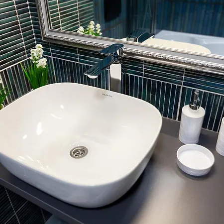 Alfa Valova 16 * Λβιβ